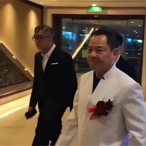 (一笑江湖视频)一笑江湖恶搞版：笑对人生，搞怪无限乐趣